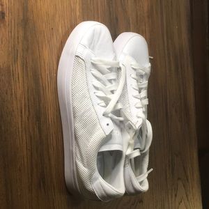 Adidas court vantage